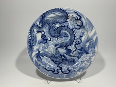 A Exquisite Blue and White Dragon Pattern Vase