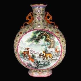 A Exquisite Enamel Painted Gold Sheep and Deer Pattern Vase
