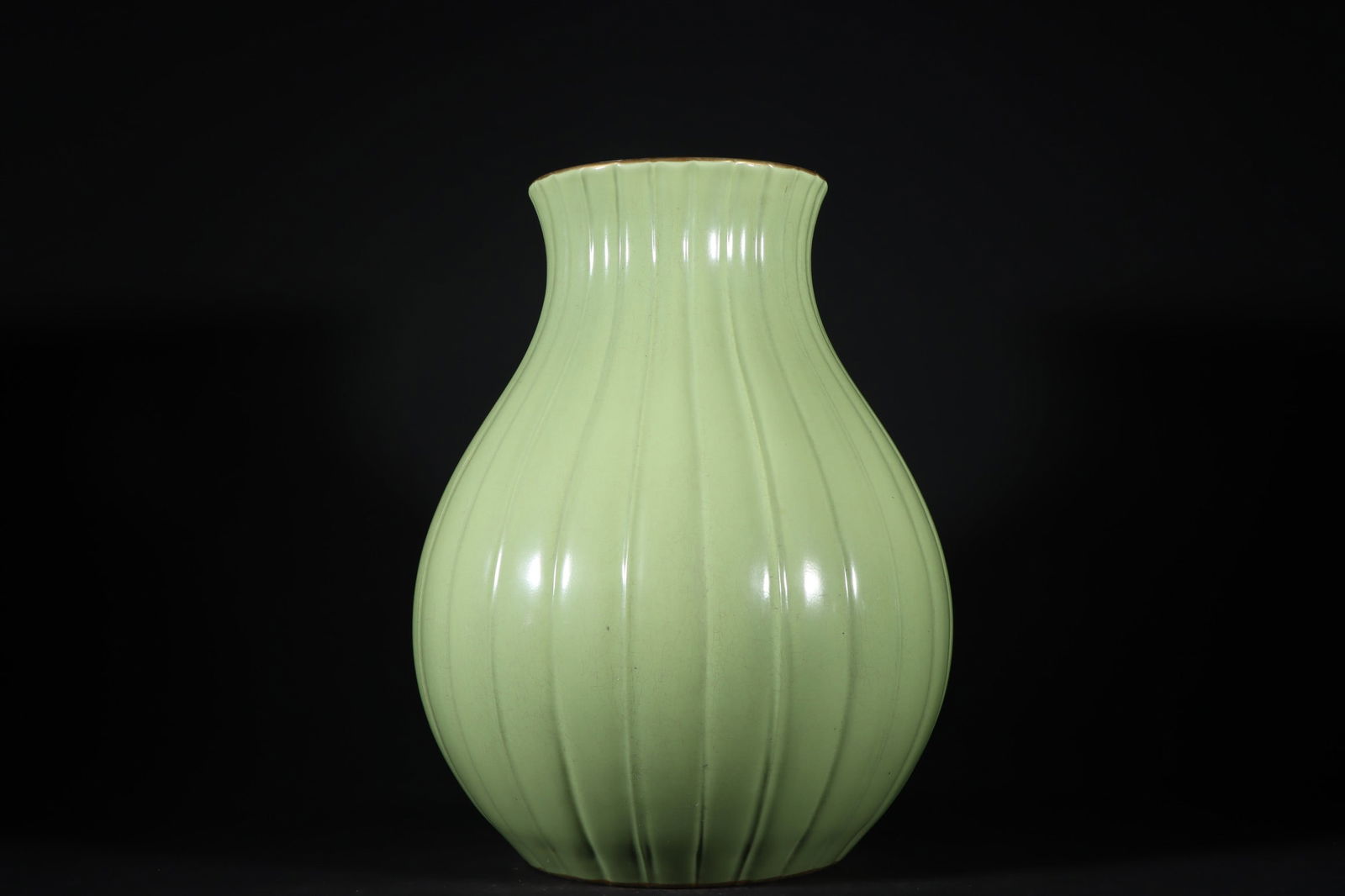 A Exquisite Green Glaze Vase: A Exquisite Green Glaze Vase,Qing Dynasty, China,Yongzheng Six-character Mark,Size:13.4inx10.2in 绿釉瓜棱尊,中国清代,雍正六é