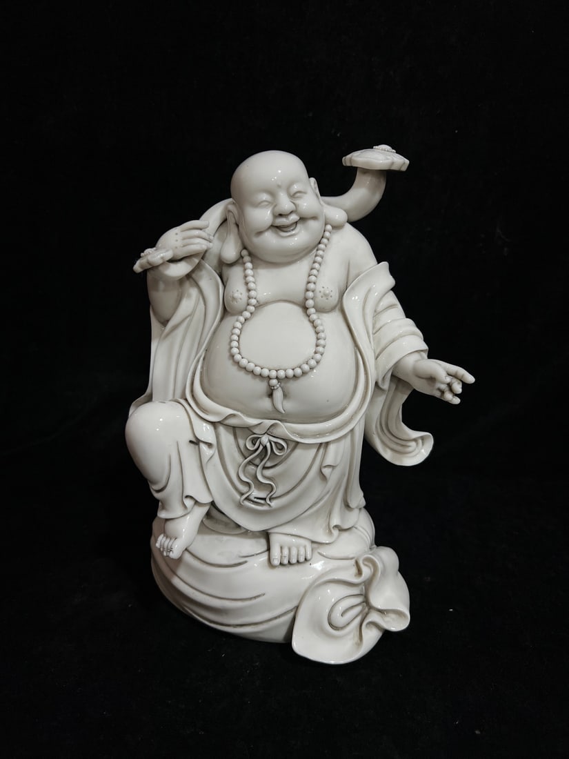 A Exquisite Blanc-De-Chine Buddha Statue Ornament (1 of 8)