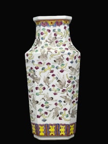 A Exquisite Famille-Rose Crane Pattern Vase