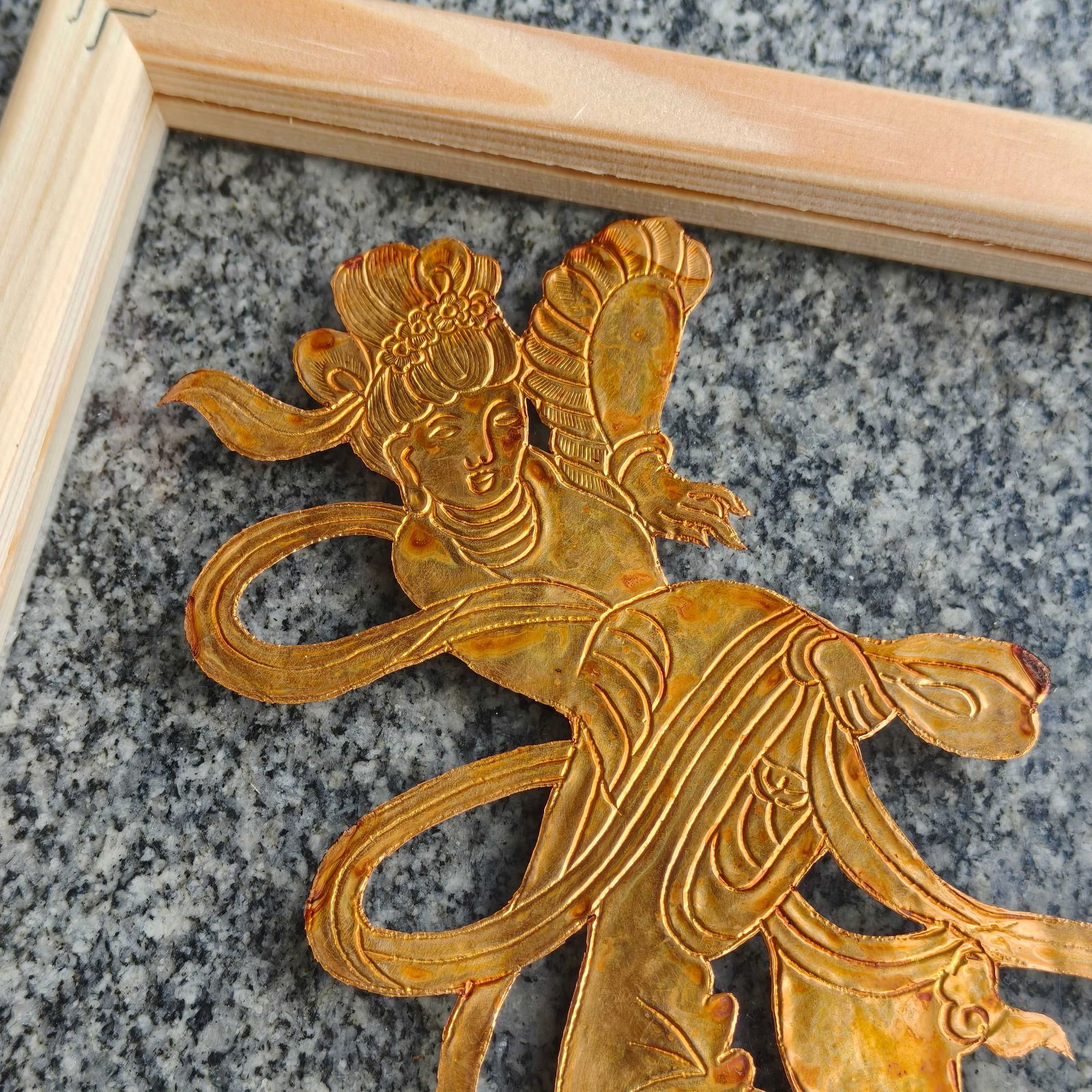 A Exquisite Bronze Gilt Human Pattern Gold Leaf - 2