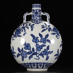 A Exquisite Blue and White Flower and Fruit Pattern Vase