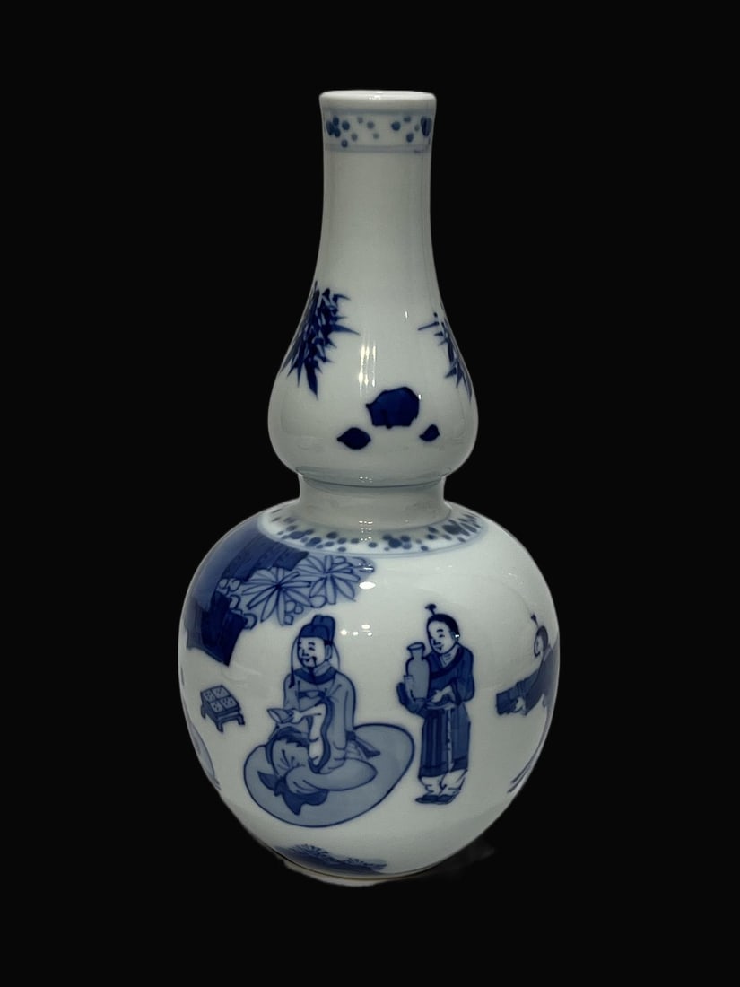 A Exquisite Blue and White Character and Story Pattern Gourd-Shaped Vase: A Exquisite Blue and White Character and Story Pattern Gourd-Shaped Vase,Qing Dynasty, China,Size:8.5in 