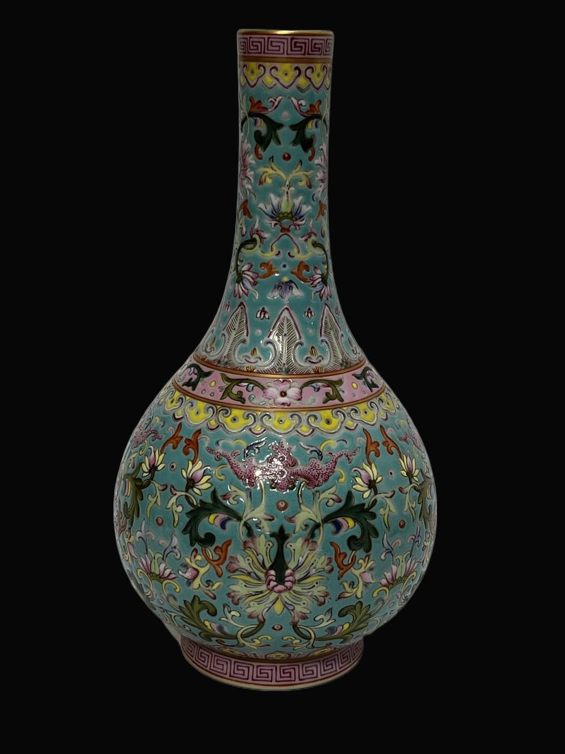 A Exquisite Famille-Rose Green Ground Lotus Flower Pattern Vase: A Exquisite Famille-Rose Green Ground Lotus Flower Pattern Vase,Qing Dynasty, China,Qianlong Six-character Mark,Size:9.4in 