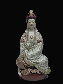 A Exquisite Famille-Rose Avalokitesvara Ornament