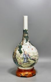 A Exquisite Famille-Rose Figures Pattern Vase