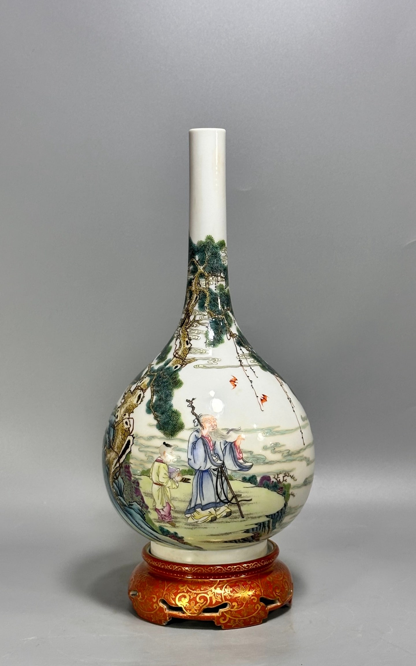 A Exquisite Famille-Rose Figures Pattern Vase: A Exquisite Famille-Rose Figures Pattern Vase,Qing Dynasty, China,Qianlong Six-character Mark,Size:12.1inx1inx5.6inx4.1in 粉彩人物纹瓶,中国清É