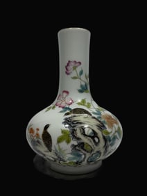 A Exquisite Famille-Rose Flower and Bird Pattern Vase