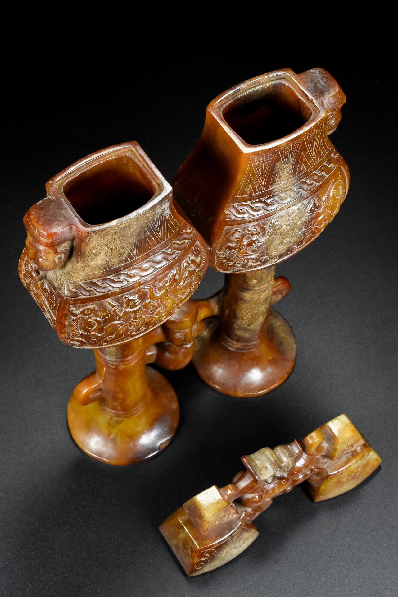 A Exquisite Hetian Jade Human Pattern Vase - 6