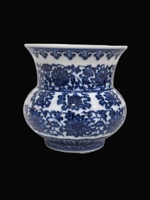 A Exquisite Blue and White Lotus Pattern Vase