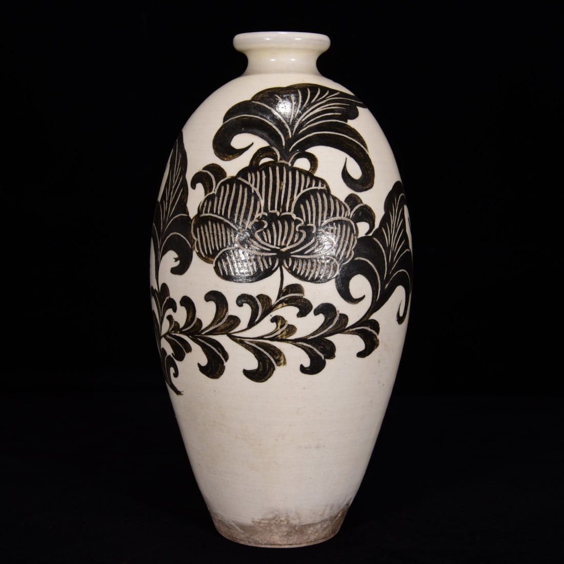 A Rare Cizhou yao Flower Pattern Vase (1 of 9)