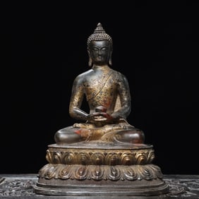 A Exquisite Gold-Painted Bronze Buddha Statue