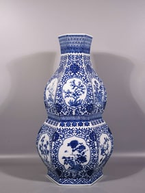 A Exquisite Blue and White Lotus Pattern Gourd-Shaped Vase