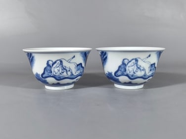 A pair of Exquisite Blue and White Figures Pattern Cup