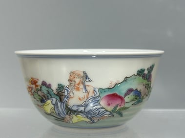 A Exquisite Famille-Rose Figures Pattern Cup