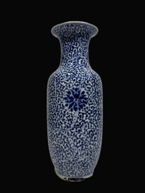 A Exquisite Blue and White Flower Pattern Vase