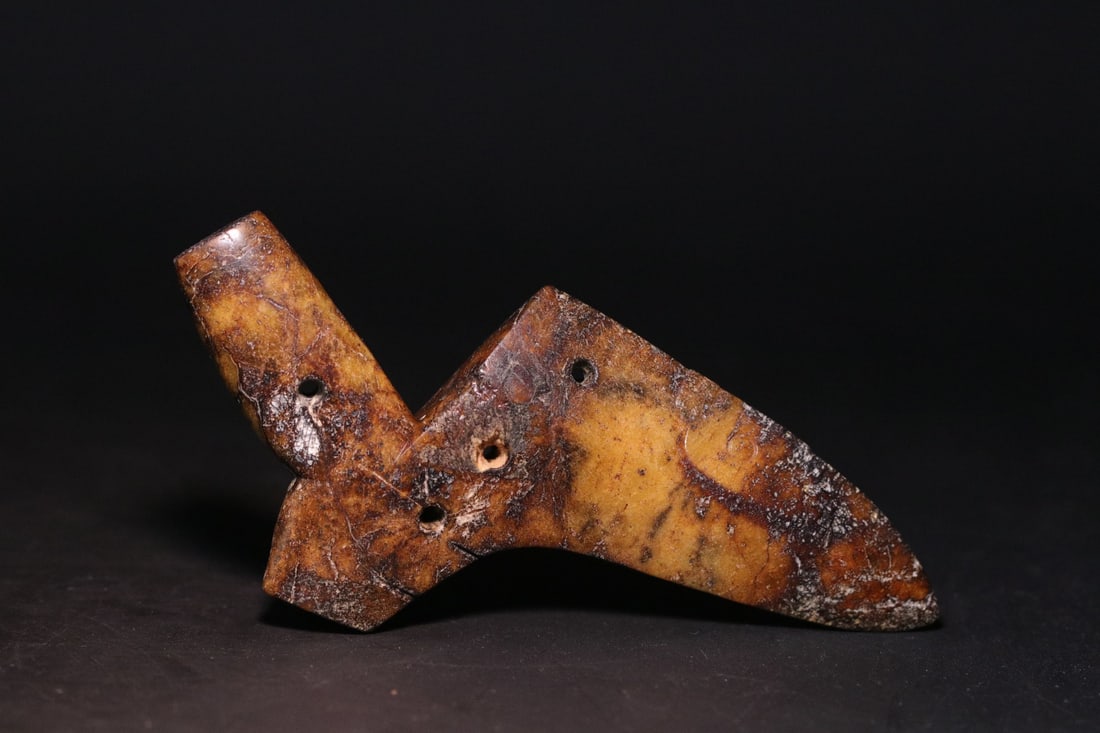 A Exquisite Archaic Jade Weapon-Shaped Handheld Ornament (1 of 9)