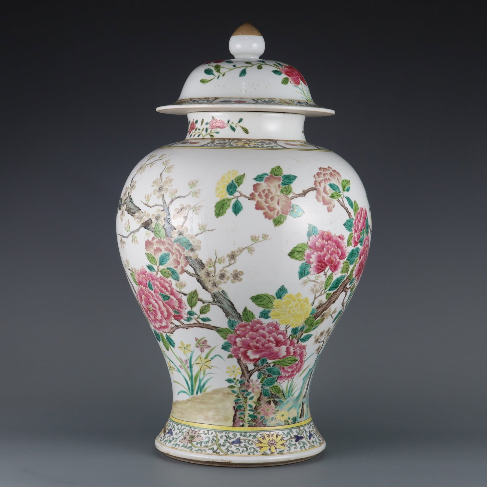 A Rare Famille Rose Peony Pattern Jar: A Rare Famille Rose Peony Pattern Jar,Qing Dynasty, China,Size:22.3inx12.2in 粉彩牡丹花纹罐,中国清代