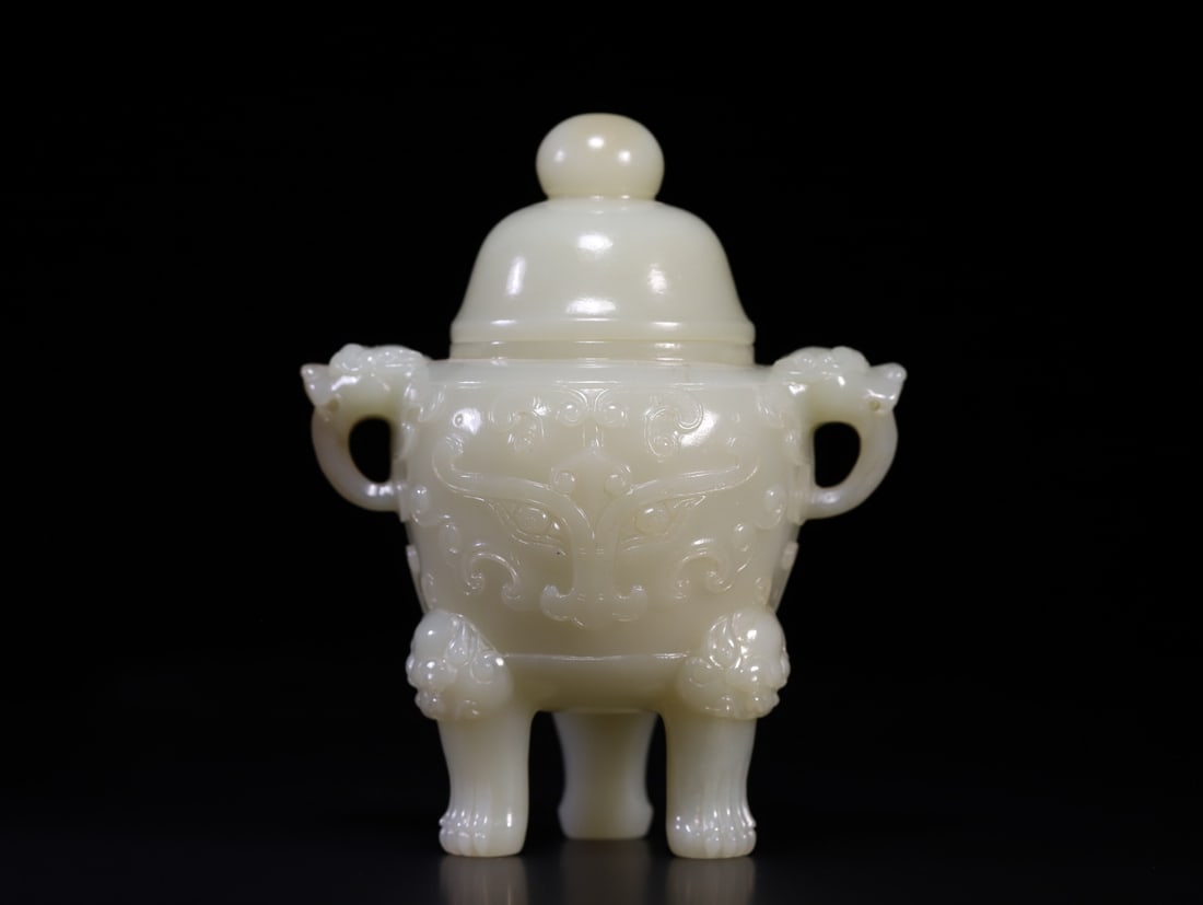 A Exquisite Hetian Jade Lion-Ears Censer: A Exquisite Hetian Jade Lion-Ears Censer,Qing Dynasty,China,Size:4.8inx3.9inx2.8in 和田玉狮耳炉,中国清代