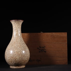 A Exquisite Ge yao Ice Crackle Pattern Vase