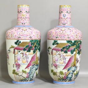 A pair of Exquisite Famille-Rose Figures Pattern Vase