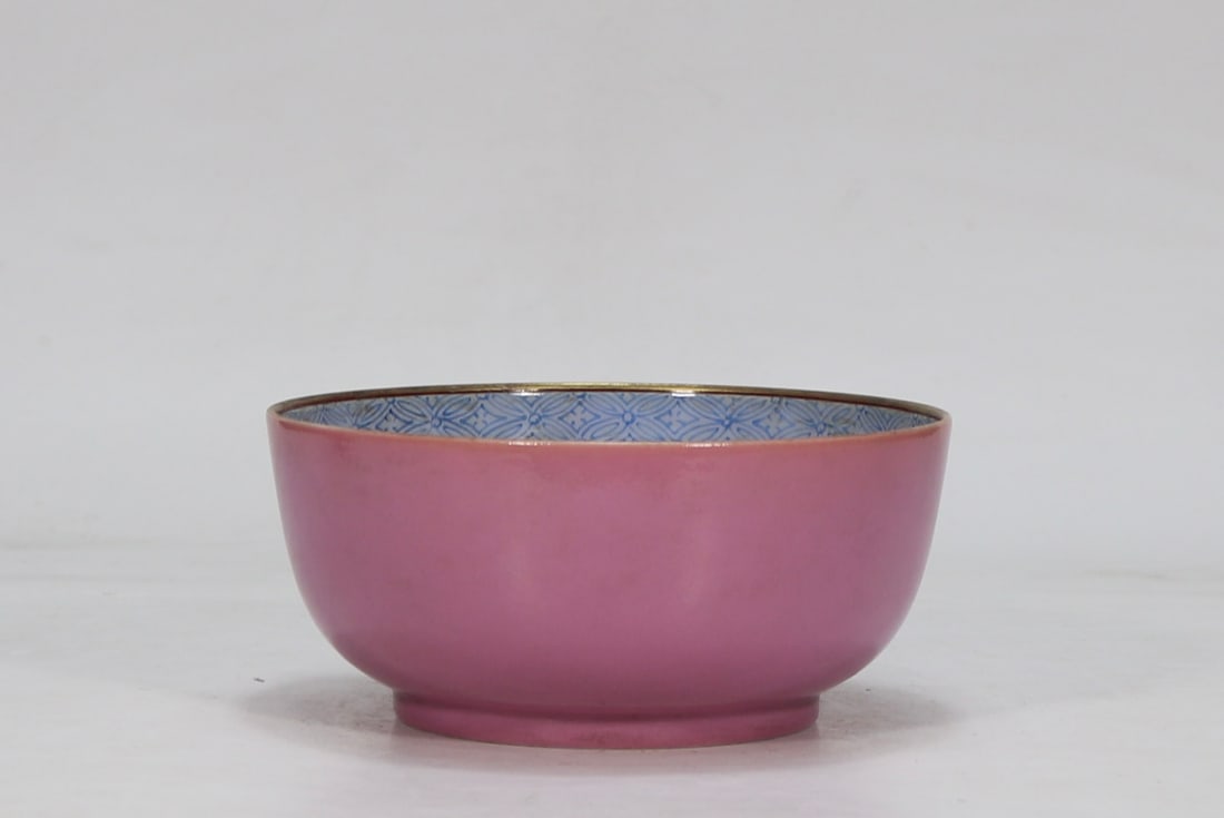 A Exquisite Ruby Pink Glaze Famille-Rose Flower Pattern Bowl: A Exquisite Ruby Pink Glaze Famille-Rose Flower Pattern Bowl,Qing Dynasty, China,Yongzheng Six-character Mark,Size:2.7inx5.9in 