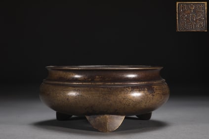 A Exquisite Bronze Tripod Censer