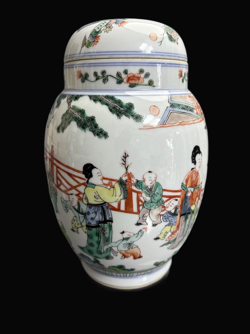 A Exquisite Wucai Figures Pattern Jar - 3