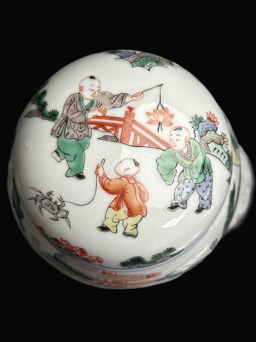A Exquisite Wucai Figures Pattern Jar - 5