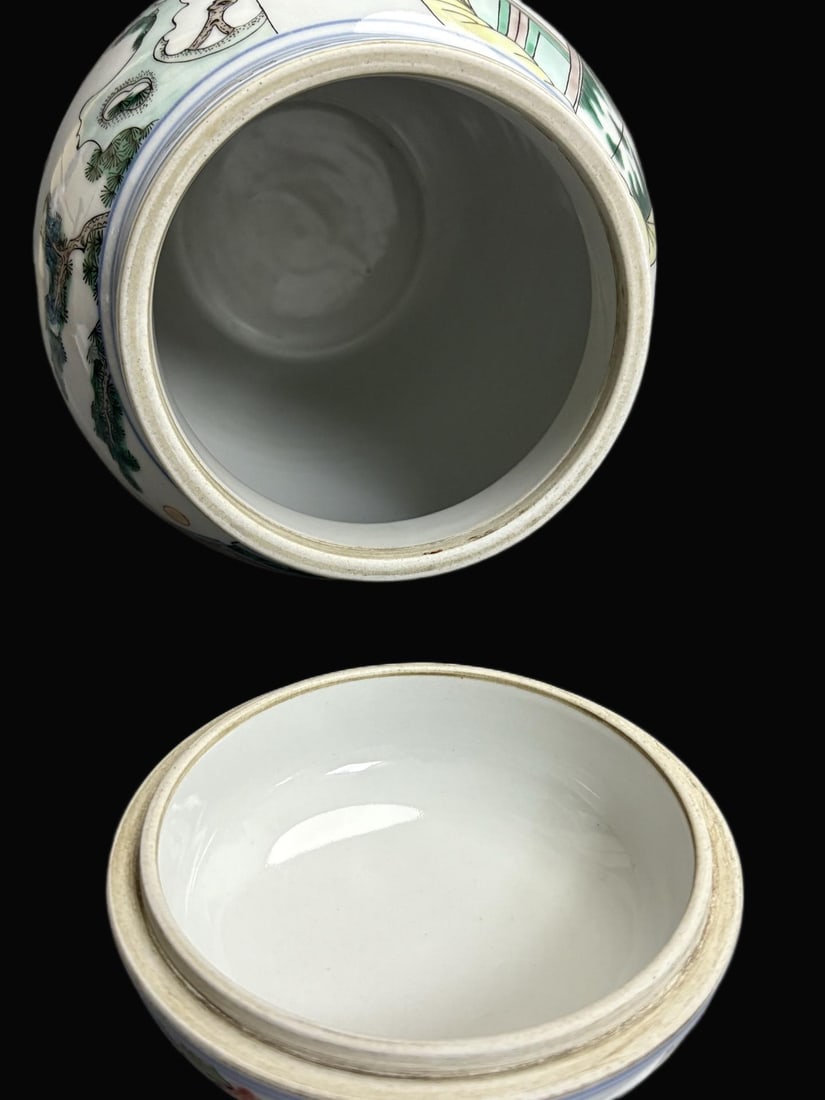 A Exquisite Wucai Figures Pattern Jar - 6