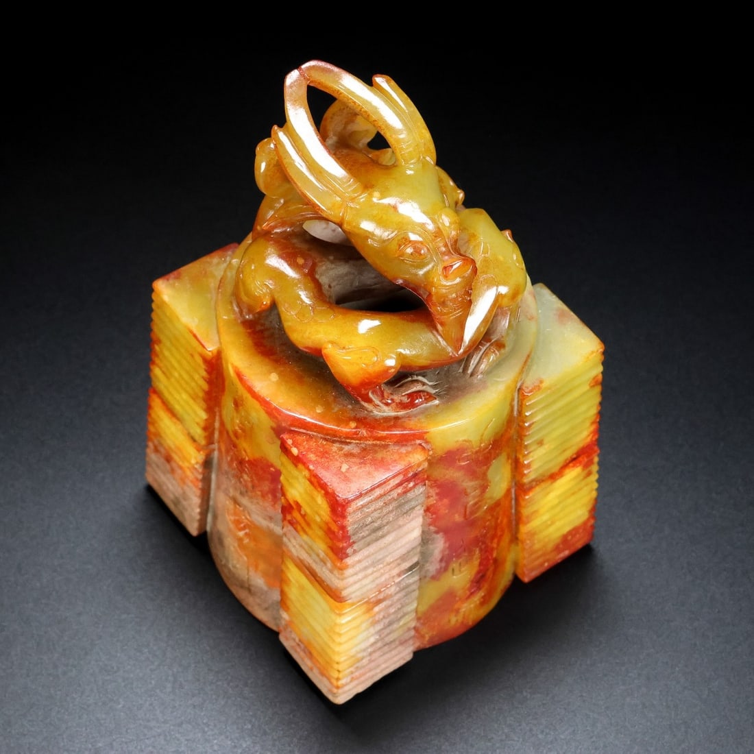 A Exquisite Hotan Jade Dragon Ornament: A Exquisite Hotan Jade Dragon Ornament,Han Dynasty, China 和田玉龙玉琮,中国汉代