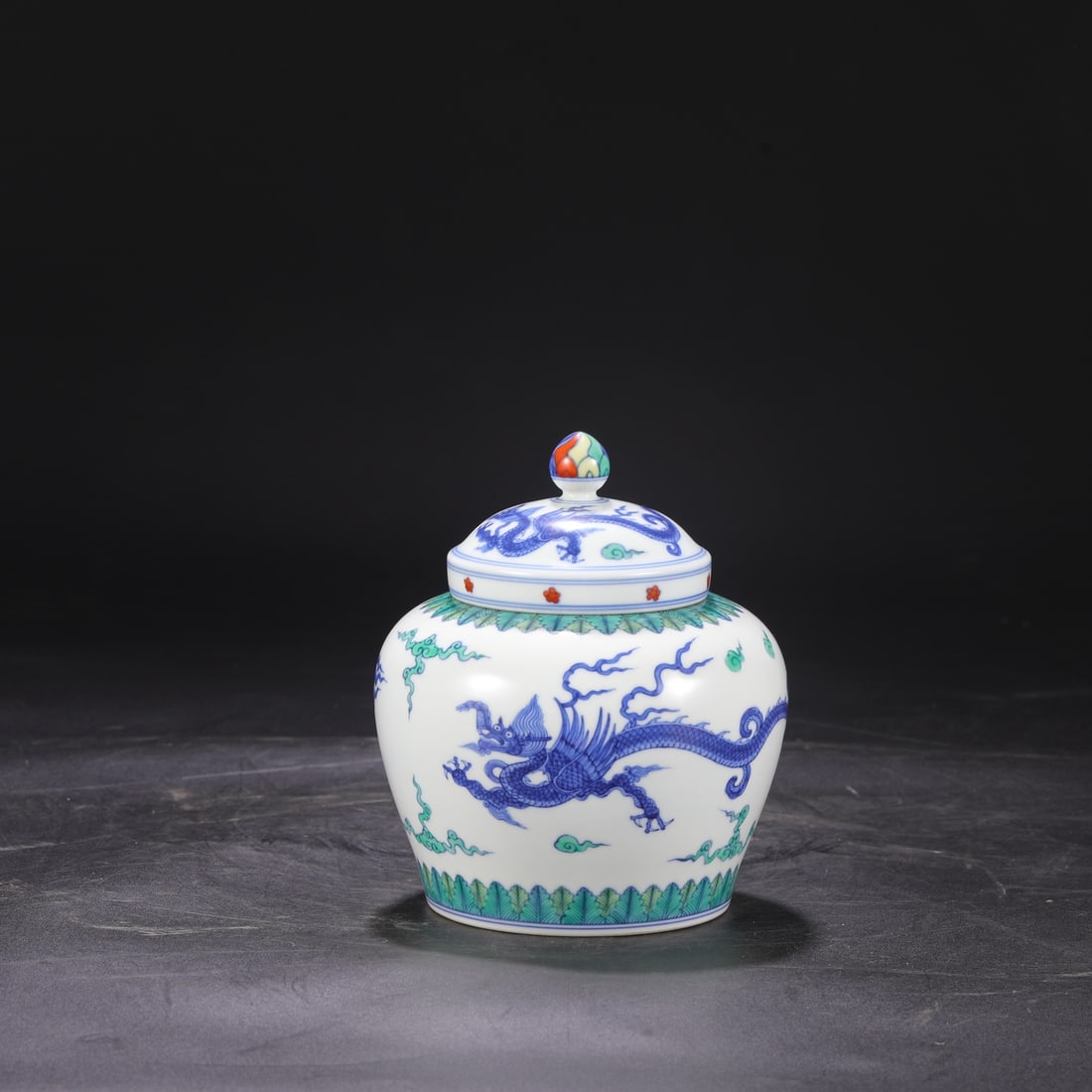 A Exquisite Doucai Dragon Pattern Jar - 2