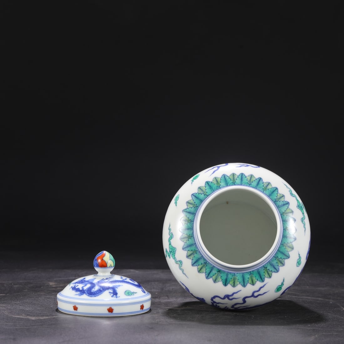 A Exquisite Doucai Dragon Pattern Jar - 3