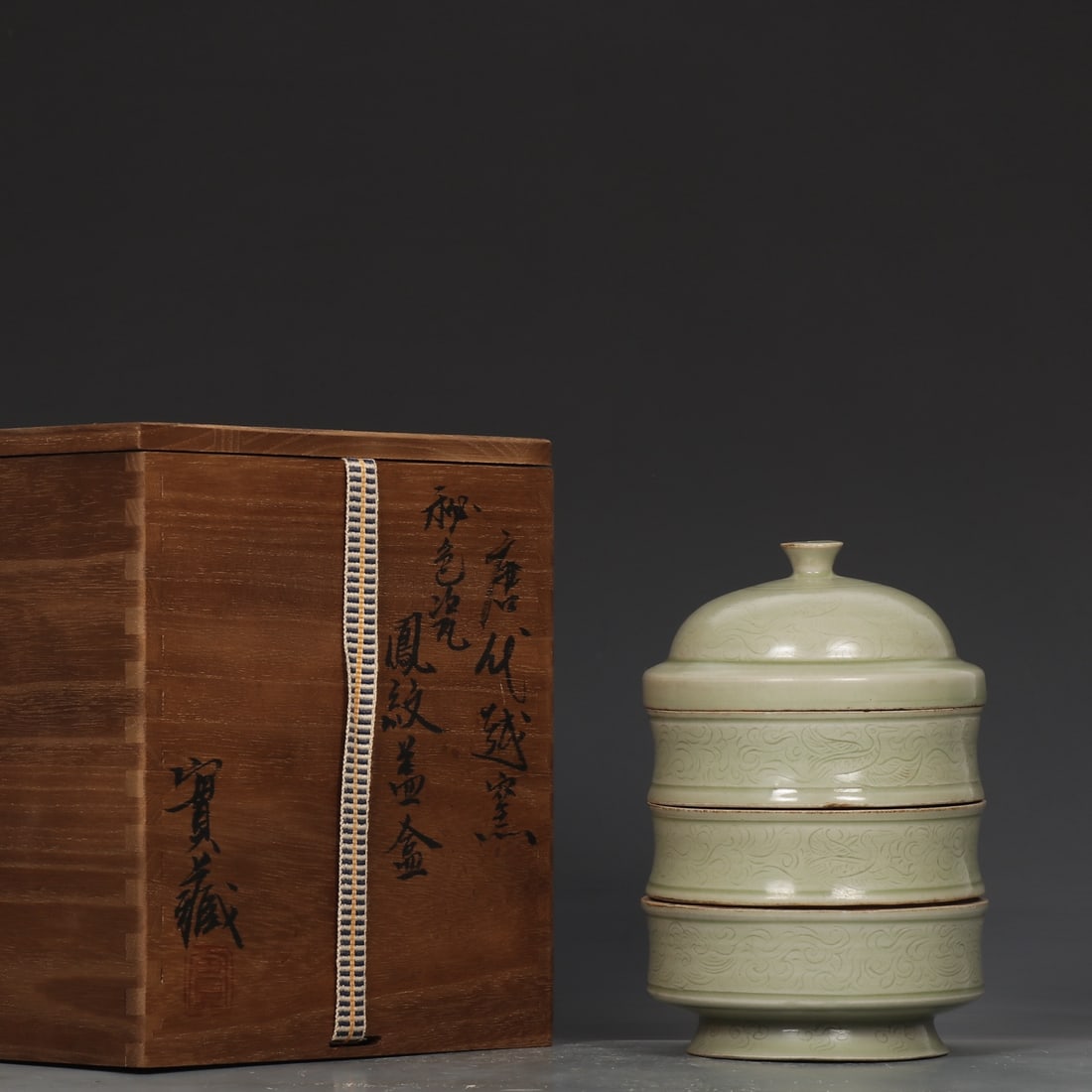 A Set of Exquisite Yue yao Phoenix Pattern Box (1 of 9)