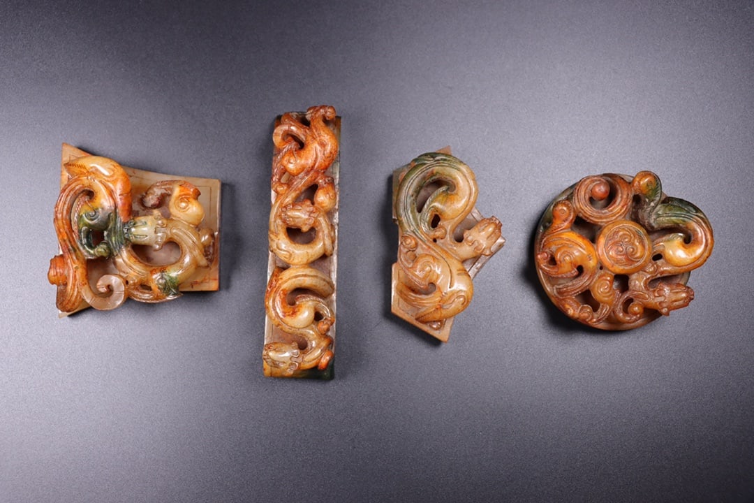 A Set of Exquisite Hetian Jade Accessory (1 of 9)