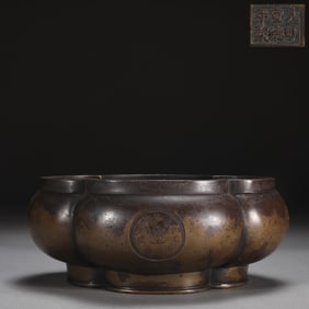 A Exquisite Bronze Petal-Shaped Censer