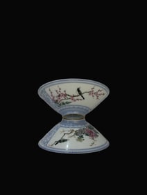 A pair of Exquisite Blue and White Flower and Bird Pattern Cup