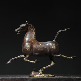 A Exquisite Bronze Horse-Shaped Ornament