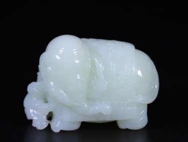A Exquisite Hetian Jade Elephant Ornament