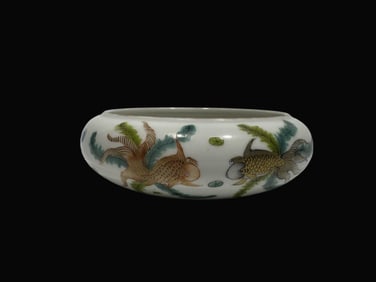 A Exquisite Famille-Rose Fish and Lotus Pattern Brush Washer