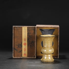 A Exquisite Ge yao Cream Yellow Glaze Ice Crackle Pattern Vase, with Imperial Inscription by Emperor
