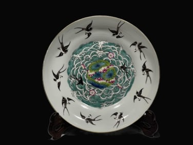A Exquisite Famille-Rose Flower and Bird Pattern Plate