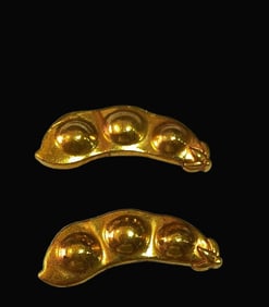 A pair of Exquisite Bronze Gilt Hyacinth Bean