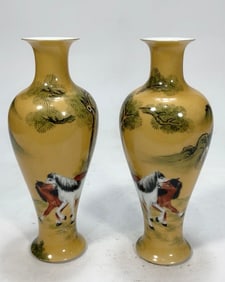 A pair of Exquisite Enamel Horse Pattern Vase