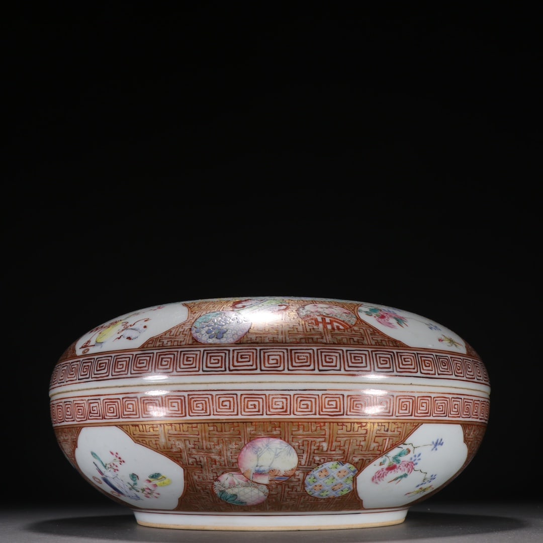 A Exquisite Famille-Rose Painted Gold Flower and Bird Pattern Box (1 of 9)