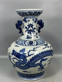 A Exquisite Blue and White Dragon Pattern Vase