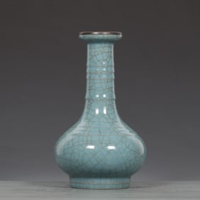 A Exquisite Ru yao Ice Crackle Pattern Vase, with poem