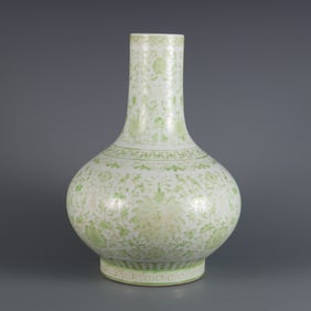 A Rare  Green Color Interlocking Lotus Pattern Vase