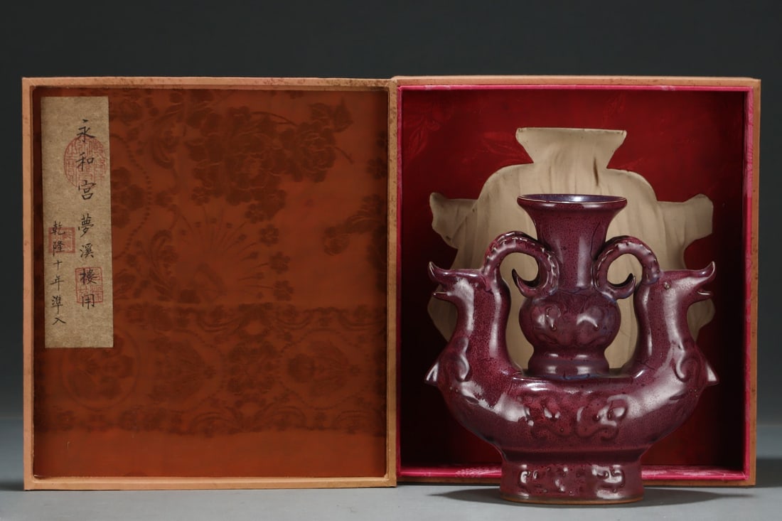 A Exquisite Jun yao Animal Double-Head Vase: A Exquisite Jun yao Animal Double-Head Vase,Song Dynasty, China,With Mark,Size：9inx9.1in 